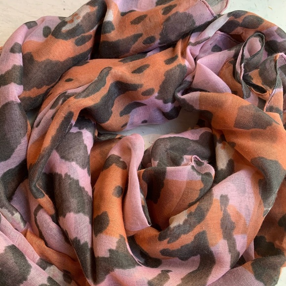 Flowy Scarves - Picture 3 of 3